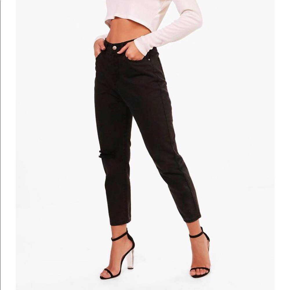 NWT High Waisted Knee Rip Mom Jeans